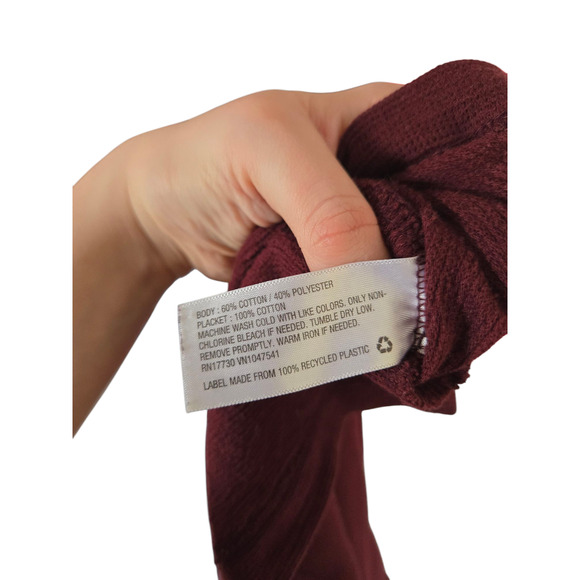 Goodfellow burgundy henley with cream buttons, size medium - Picture 4 of 4